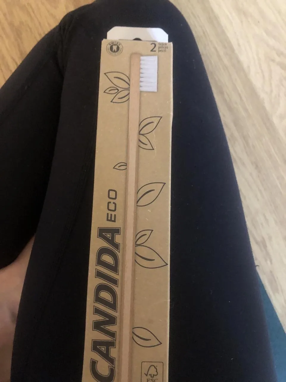 Compra o utiliza un cepillo de dientes de bambú o madera 3 Comunidad