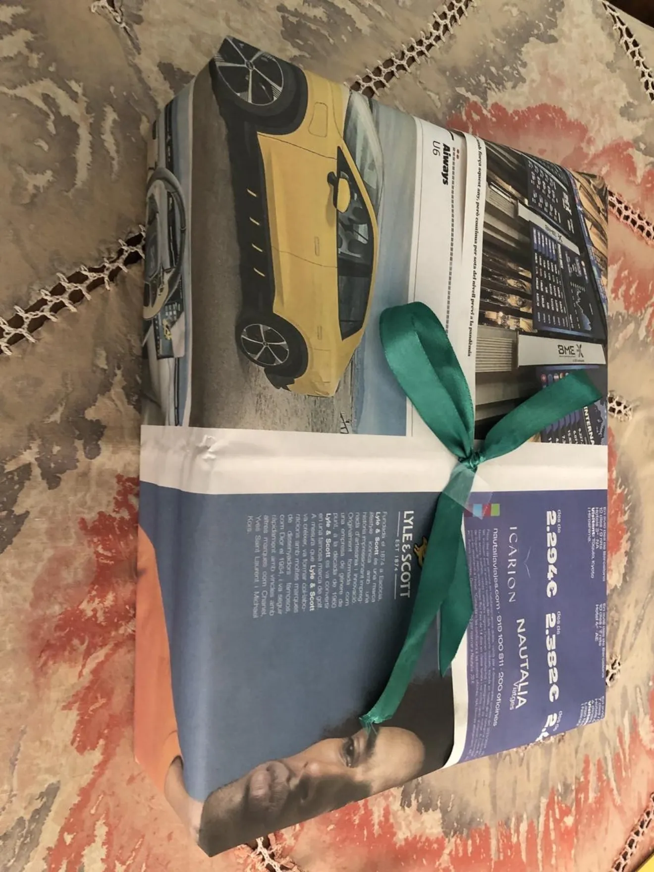 Envuelve-un-regalo-con-papel-de-periodico-reutilizado-o-telas 1 Comunidad